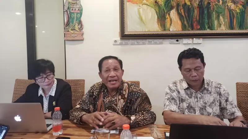 Amin Santoso, warga Kelurahan Banjarsugihan, Kecamatan Tandes, Surabaya, mengaku kesulitan membuat kartu identitas penduduk (KTP). (Istimewa)