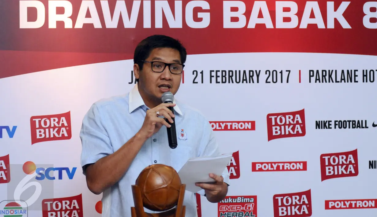 Ketua SC, Maruarar Sirait menyampaikan sambutan jelang undian pertandingan babak 8 besar Piala Presiden 2017 di Jakarta, Selasa (21/2). Babak 8 besar Piala Presiden 2017 digelar di Stadion Manahan, Solo 25-26 Februari. (Liputan6.com/Helmi Fithriansyah)