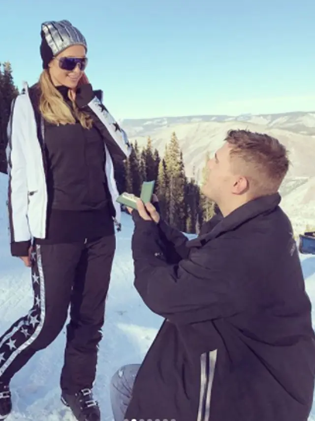 [Bintang] Paris Hilton dan Chris Zylka