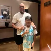 Miro Materazzi berfoto dengan Roberto Carlos (credit: https://www.instagram.com/miromaterazzi/)