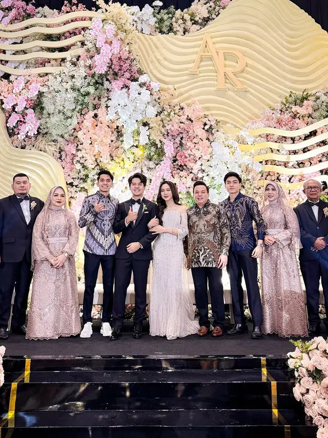 10 Potret Tamu Artis di Pernikahan Arbani Yasiz dan Raissa Ramadhani, Penuh Bintang