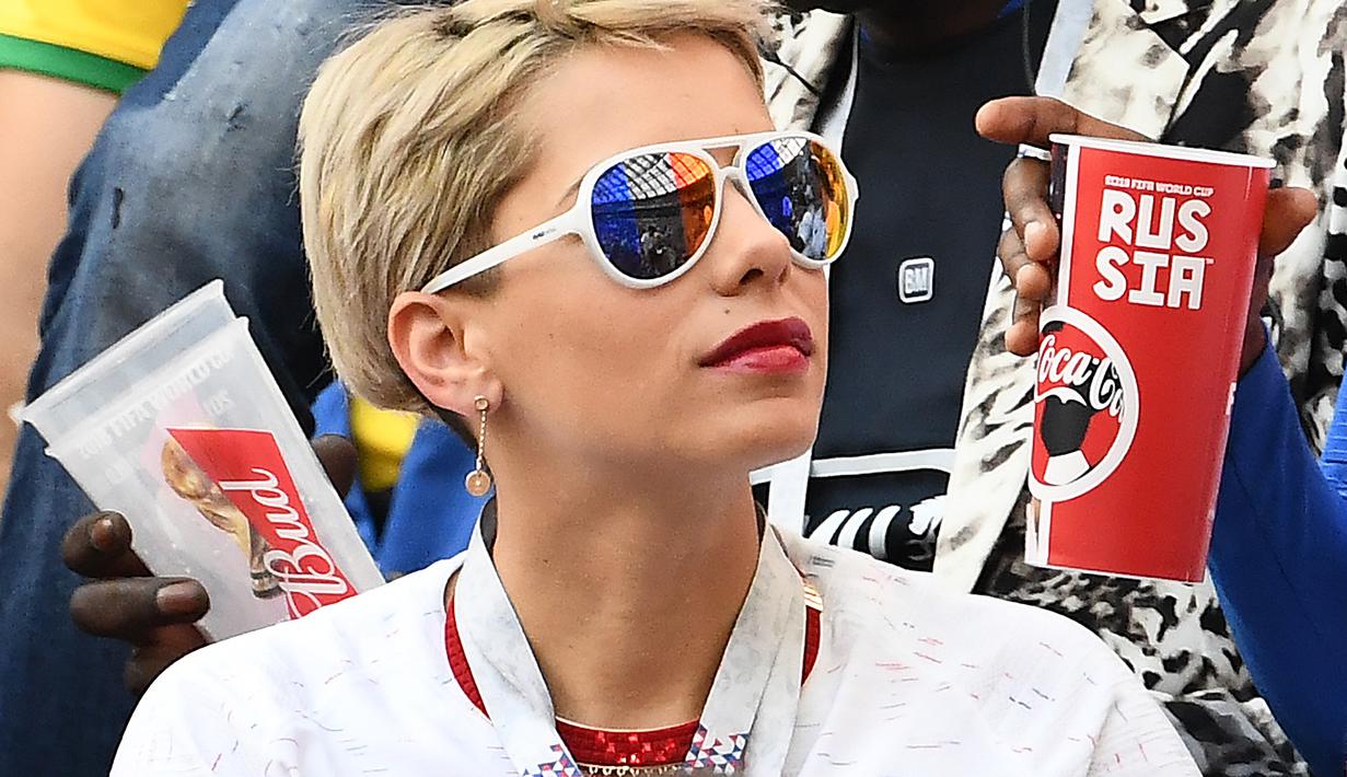 Istri Blaise Matuidi, Isabelle saat menyaksikan penampilan sang suami, Blaise Matuidi di gelaran Piala Dunia 2018 (AFP/Odd Andersen)