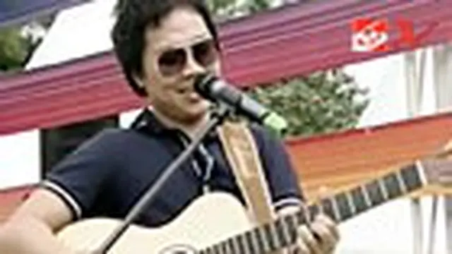Sandhy Sondoro - Malam Biru