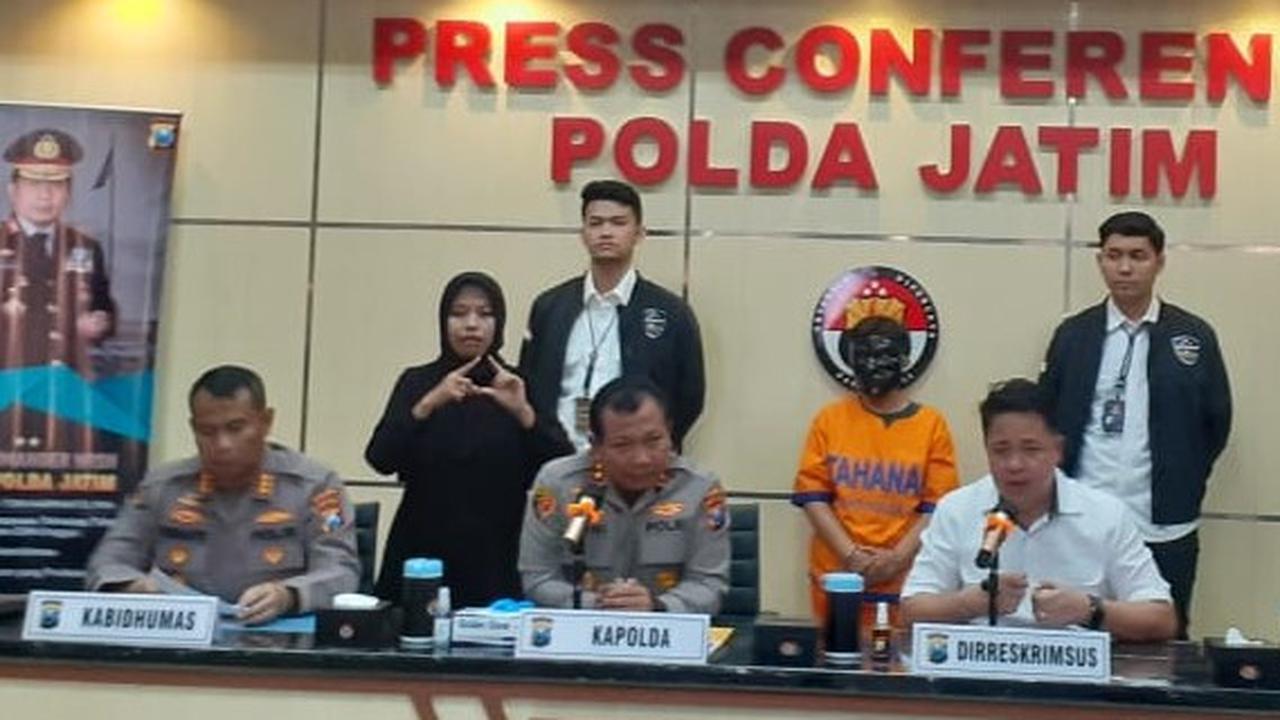 Polda Jatim mengamankan wanita asal Lumajang tersangka penipuan  Pekerja Migran dengan modus bisnis trading. (Dian Kurniawan/Liputan6.com).