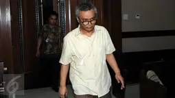 Terdakwa kasus dugaan korupsi pengadaan UPS, Alex Usman tiba di Pengadilan Tipikor, Jakarta, Kamis (3/3/2016). JPU menuntut hukuman 7 tahun dengan denda Rp 500 juta subsider 6 bulan kurungan. (Liputan6.com/Helmi Afandi)