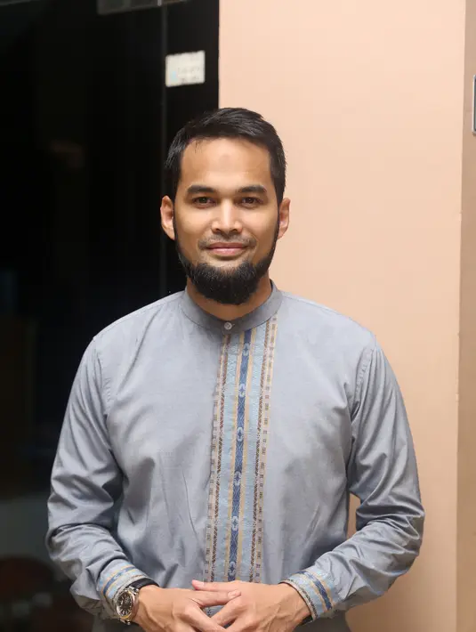 Keseriusan Teuku Wisnu dalam mendukung bisnis sang istri semakin terlihat ketika pasangan suami istri ini mengikuti gelaran Jakarta Islamic Fair di Plaza Tenggara Senayan, Jakarta, pada 25-29 November 2015 silam. (Andy Masela/Bintang.com)