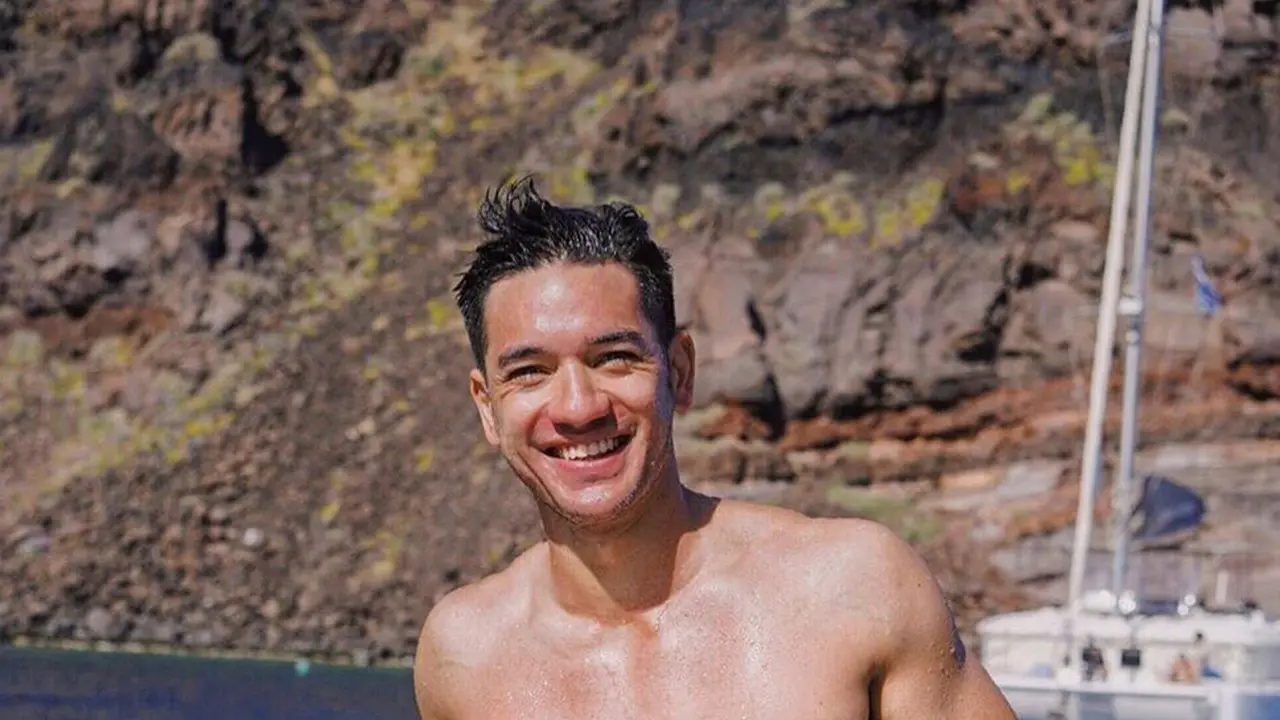 FOTO: Badan Kekar Andrew White Bikin Wanita Histeris