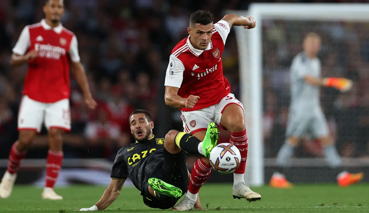 Di sisa waktu babak pertama Arsenal terus menekan Aston Villa untuk mencari gol tambahan. Namun usaha Granit Xhaka dkk masih mampu dibendung barisan belakang Aston Villa yang bermain disiplin. (AFP/Adrian Dennis)