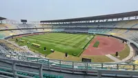 Penampakan Stadion Gelora Bung Tomo, Surabaya, sehari menjelang pembukaan Piala Dunia U-17 2023. (Bola.com/Muhammad Adi Yaksa)