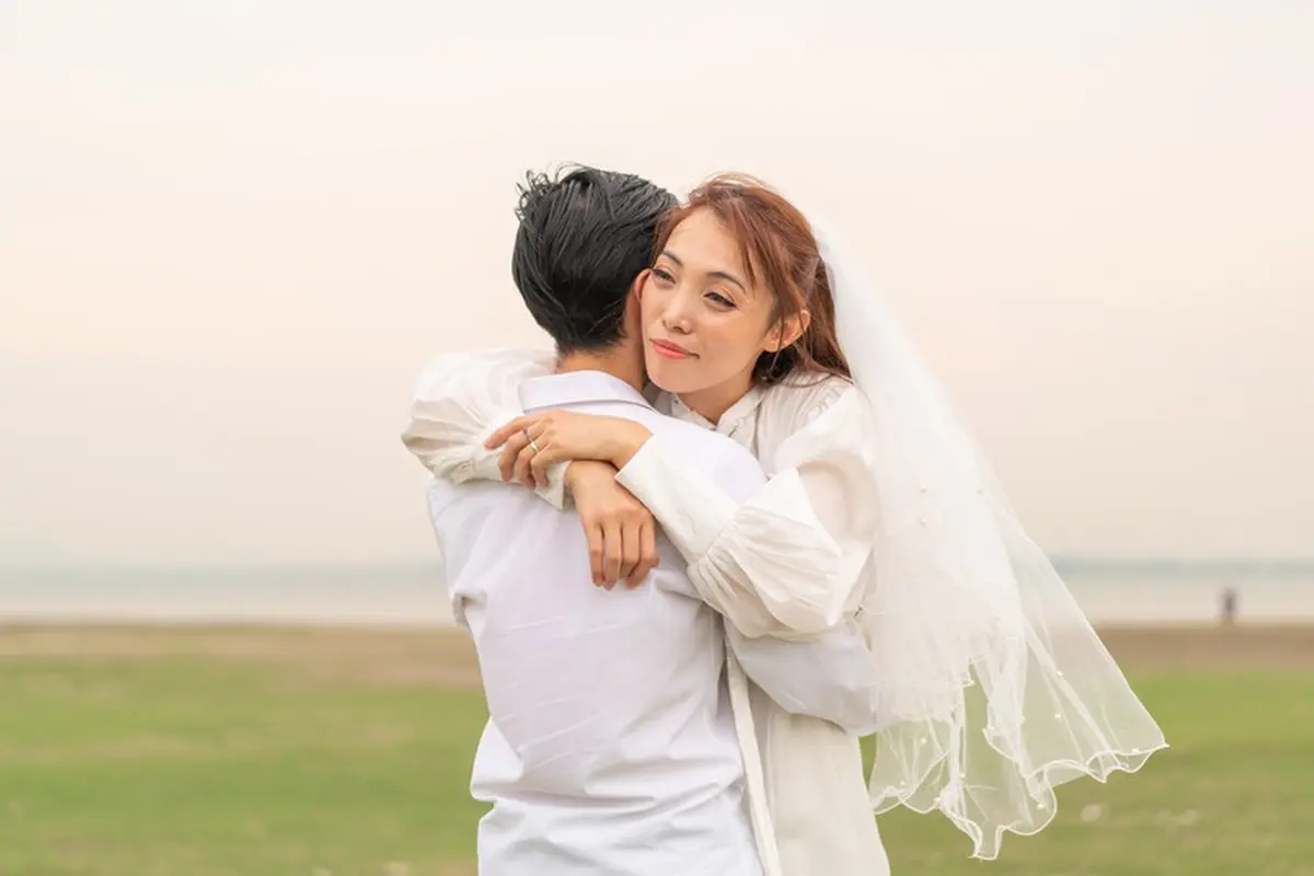 couple romantis bahagia
