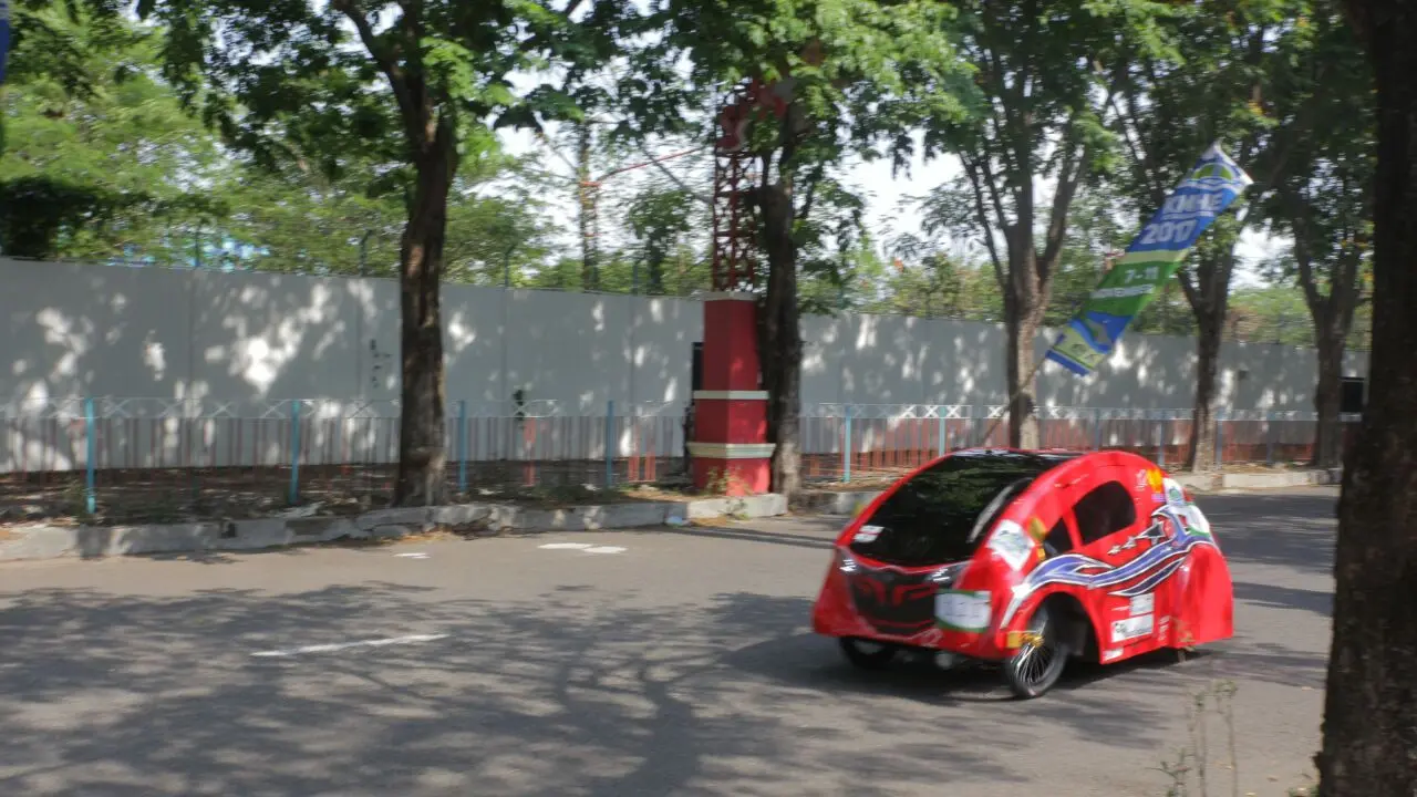 Mobil Mahasiswa Jakarta-Semarang Hanya 1 Liter BBM