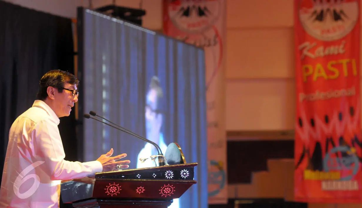 Menteri Hukum dan HAM Yasonna Laoly saat berpidato terkait verifikasi parpol sebagai badan hukum di Jakarta, Selasa (24/5). Verifikasi parpol menjadi badan hukum paling lambat dilakukan 2,5 tahun sebelum hari pemungutan suara. (Liputan6.com/Helmi Afandi)