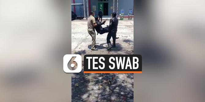 VIDEO: Viral, Seorang Guru Digotong Rekan karena Ketakutan Tes Swab