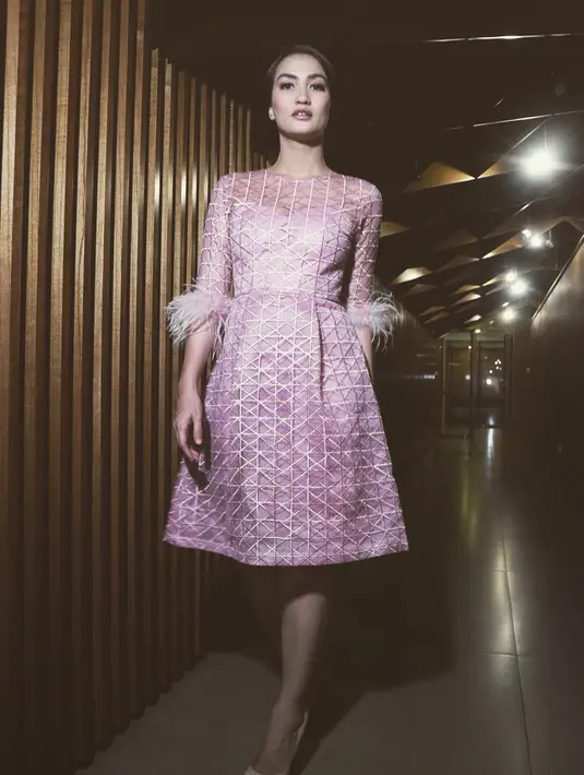 Tiga bulan pasca melahirkan, Atiqah Hasiholan berhasil menurunkan berat badannya seperti semula. (Foto: instagram.com/atiqahhasiholan)