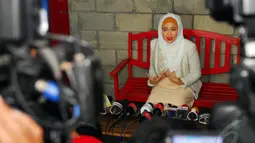Wanita kelahiran Jakarta, 10 Agustus 1989 ini enggan membahas perceraiannya karena keikutsertaan Ben Kasyafani dalam organisasi LDII, Studio Hanggar, Pancoran, Jakarta Selatan, Rabu (7/5/2014) (Liputan6.com/Miftahul Hayat).