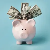 Kamu merasa sulit sekali memiliki banyak uang? Mungkin karena kamu masih percaya dengan mitos-mitos berikut ini.