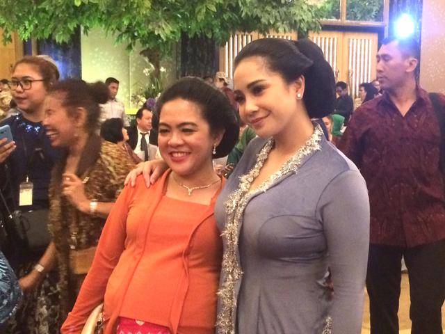 Tanpa Raffi Ahmad Nagita Slavina Joget Di Resepsi Caca Tengker News Entertainment Fimela Com