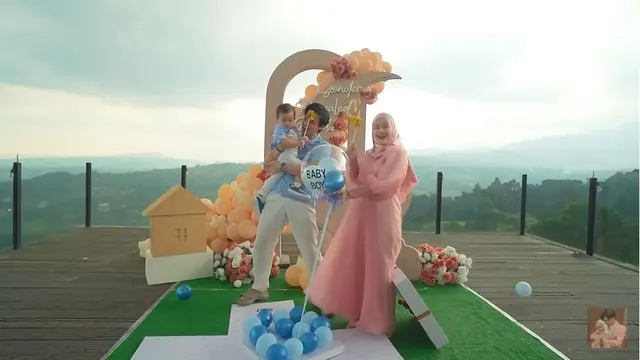 6 Potret Kejutan Gender Reveal Anak Kedua Dinda Hauw dan Rey Mbayang, Sederhana