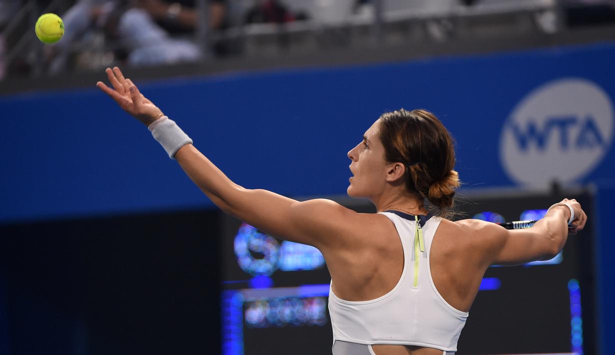 Petenis Andrea Petkovic asal Jerman  saat beraksi di China Open tennis tournament, Beijing, Selasa (06/10/2015). (AFP Photo / Wang Zhao)
