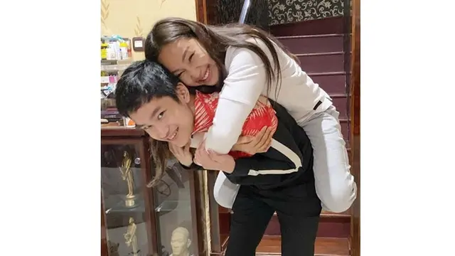 6 Momen Kedekatan Azka Corbuzier dengan Kalina Ocktaranny, Selalu Kompak