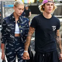 Hailey Baldwin sepertinya tak menginginkan Justin Bieber kembali mengingat wanita di masa lalunya. (Refinery29)