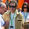 Mantan pembalap Motogp asal Italia dan juara dunia beberapa kali, Valentino Rossi (tengah), tiba untuk menghadiri Grand Prix Formula Satu Emilia Romagna 2025 di sirkuit Imola di Imola, pada 18 Mei 2025. (Andrej ISAKOVIC/AFP)