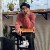 Penampilan Dimas Ahmad kini lebih fashionable dan modis. (Sumber: Instagram/dimas_baam/fashion_dimasahmad)