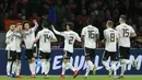 Para pemain Jerman merayakan gol Nico Schulz ke gawang Belanda pada laga kualifikasi Piala Eropa di Stadion Johan Cruyff, Minggu (24/3). Belanda takluk 2-3 dari Jerman. (AP/Peter Dejong)
