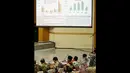 Sebuah slide ditayangkan dalam Rapat Koordinasi Nasional Kabinet Kerja, Jakarta, Selasa (4/11/2014). (Liputan6.com/Faizal Fanani)