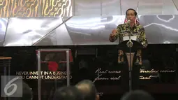 Presiden RI Joko Widodo saat membuka perdagangan saham 2016 Bursa Efek Indonesia, Jakarta, Senin (4/1). Berdasarkan keterbukaan BEI, Indeks Harga Saham Gabungan (IHSG) ditutup pada level 4.593,0 pada 30 Desember 2015. (Liputan6.com/Angga Yuniar)