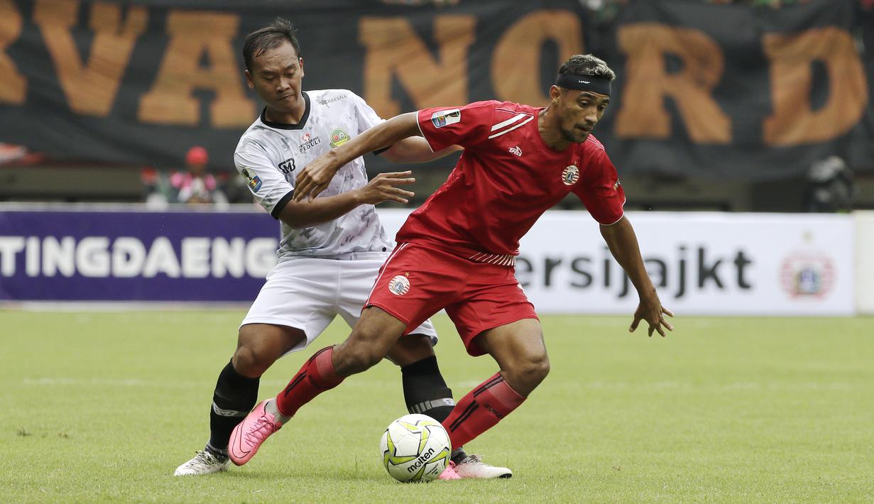 Gelandang Persija Jakarta, Bruno Matos, mengontrol bola saat melawan TIRA Persikabo pada laga Piala Indonesia di Stadion Patriot, Bekasi, Kamis (21/2). Persija menang 2-0 atas TIRA Persikabo. (Bola.com/Yoppy Renato)