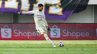 Pemain Persita Tangerang,&nbsp;Igor Rodrigues saat berhadapan dengan Persebaya Surabaya&nbsp;pada pekan kedua BRI Super League 2025/2026 di Indomilk Arena, Sabtu (16/8/2025). (Bola.com/ Abdul Aziz)