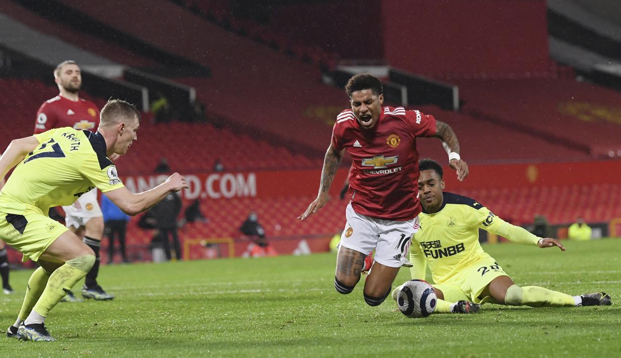 Memasuki menit ke-74, United mendapat hadiah penalti setelah Rashford dilanggar Joe Willock di kotak terlarang. (Foto: AP/Pool/Stu Forster)