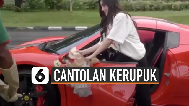 VIDEO: Viral Mobil Ferrari Buat Cantolan Kerupuk Milik Cewek Cantik