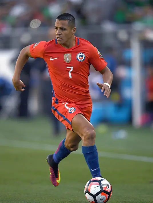 1. Alexis Sanchez, kemungkinan perginya Alvaro Morata, membuat Juventus mulai mencari penggantinya. Menurut, Football Italia, striker asal Arsenal ini menjadi bidikan dari Si Nyonya Tua untuk menambal posisi lini depan. (AFP/Thearon W. Henderson)