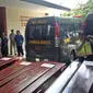 RS Polri berhasil identifikasi lima jenazah korban KM Zahro Expres, di RS Polri, Jakarta Timur, Kamis (5/1/2017). (Nanda Perdana Putra/Liputan6.com)
