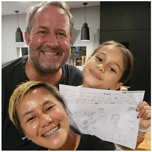 18 Tahun bersama, 6 potret mesra Lia Waode dan Volke Lange yang mesranya bak ABG