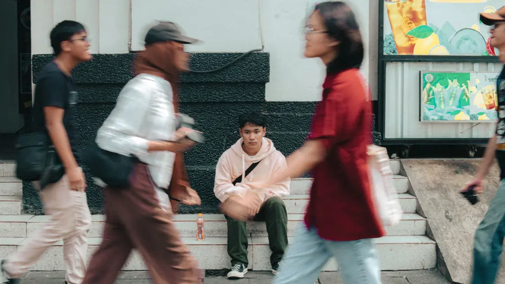 Padatnya aktivitas dan banyaknya interaksi di kota tidak selalu membuat seseorang merasa terhubung secara emosional dengan orang lain. (Foto/Dok: Pexels)