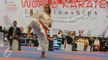 Karateka Maroko, Sanae Agalman saat berlaga di Tatami 2 World Junior, Cadet and U-21 Championship 2015 di ICE Serpong, Banten, Kamis (12/11/2015). 1425 peserta dari 91 negara berlaga di ajang ini. (Liputan6.com/Helmi Fithriansyah)