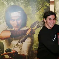 Pemeran Vino G Bastian sempat menolak ketika dipercaya memerankan tokoh Si Pendekar Kapak Maut Naga Geni 212 dalam film Wiro Sableng 212. (Adrian Putra/Bintang.com)