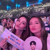 Cut Tari dan Ersa Mayori baru saja menghadiri Fan Meeting Kim Seon Ho. [Foto: Instagram @ersamayori]