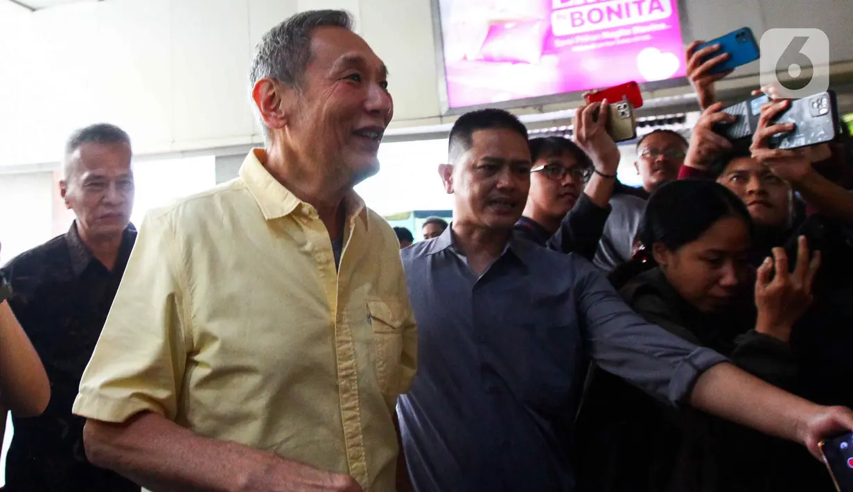 Jusuf Hamka langsung masuk dan berkeliling ke sejumlah pedagang yang berjualan di Blok A Tanah Abang ini. (Liputan6.com/Herman Zakharia)