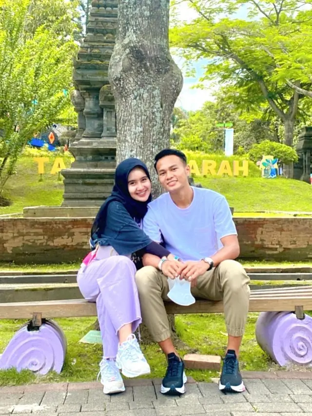 5 Momen Kebersamaan Koko Ari dengan Kekasih, Bek Persebaya Surabaya