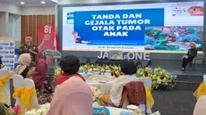 Dokter spesialis bedah saraf, Dr. dr. Andri Anugerah K., Sp.BS(K), M.Kes., Brigadir Jenderal TNI (Purn) mengingatkan bahwa sakit kepala pada pagi hari serta mual dan muntah berulang pada anak dapat menjadi tanda tumor otak. (Foto: Aditya Eka Prawira/Liputan6.com)