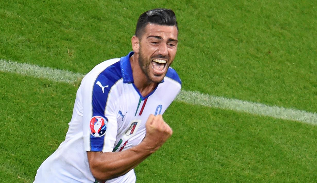 Ekspresi pemain Italia, Graziano Pelle, setelah mencetak gol kedua Italia ke gawang Belgia pada laga Grup E Piala Eropa 2016 di Stade de Lyon, Lyon, Selasa (14/6/2016) dini hari WIB. (AFP/Jean-Philippe Ksiazek)