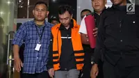 Auditorat III BPK Ali Sadli usai di tetapkan sebagai tersangka oleh KPK keluar dari gedung KPK, Jakarta, Sabtu (27/5). (Liputan6.com/Angga Yuniar)
