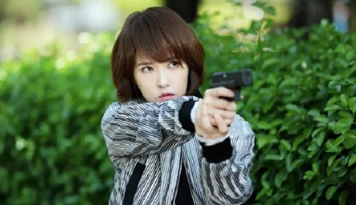 Setelah bermain drama Scent Of Woman, Lee Dong Wook dikabarkan menjalin asmara dengan Kim Sun Ah. Bahkan Kim Sun Ah memuji Lee Dong Wook sebagai pria yang karismatik. (Foto: soompi.com)