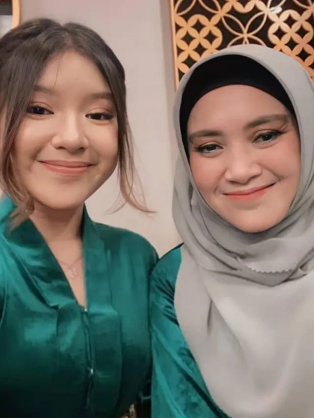 8 Potret Kebersamaan Tiara Andini dan Ibunda, Selalu Berikan Dukungan