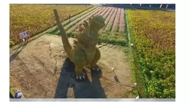 Biasanya Seram, 6 Potret Orang-Orangan Sawah Ini Malah Terlihat Estetik