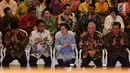 Presiden kelima RI Megawati Soekarnoputri bersama Ketua DPD Oesman Sapta Odang dan Menko Bidang Kemaritiman Luhut Binsar Panjaitan (kanan) menghadiri Festival Prestasi Indonesia di Jakarta Convention Center, Senin (21/8). (Liputan6.com/Helmi Fithriansyah)